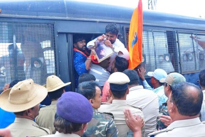 ಉದಯಪುರ ಹಿಂದು ಹತ್ಯೆ ಖಂಡಿಸಿ ಪ್ರತಿಭಟನೆ: ಕಾರ್ಯಕರ್ತರ ಬಂಧನ, ಬಿಡುಗಡೆ