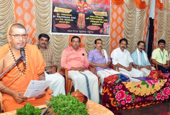 ಮಂದಿರಗಳು ಭಕ್ತಾದಿಗಳನ್ನು ಒಗ್ಗೂಡಿಸಿ ಧಾರ್ಮಿಕ ಪ್ರಜ್ಞೆಯನ್ನು ಮೂಡಿಸುತ್ತವೆ: ಎಡನೀರು ಶ್ರೀ
