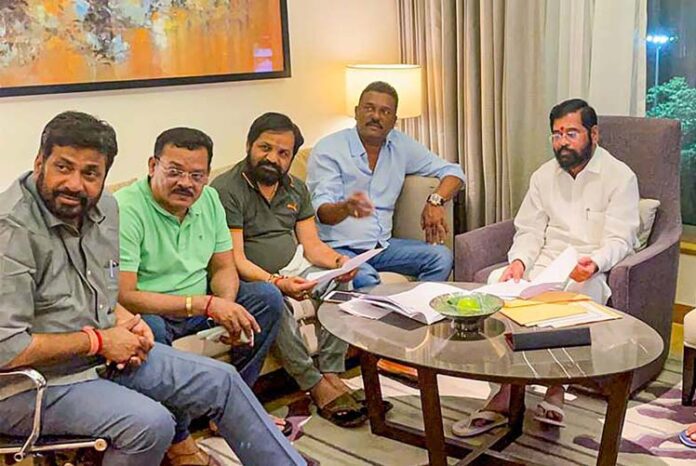 'ಮಹಾ' ಸಂಪುಟ ರಚನೆಗೆ ಮುಹೂರ್ತ ಫಿಕ್ಸ್: ಯಾರೆಲ್ಲಾ ನೀಡಲಿದ್ದಾರೆ ಶಿಂಧೆಗೆ ಸಾಥ್?