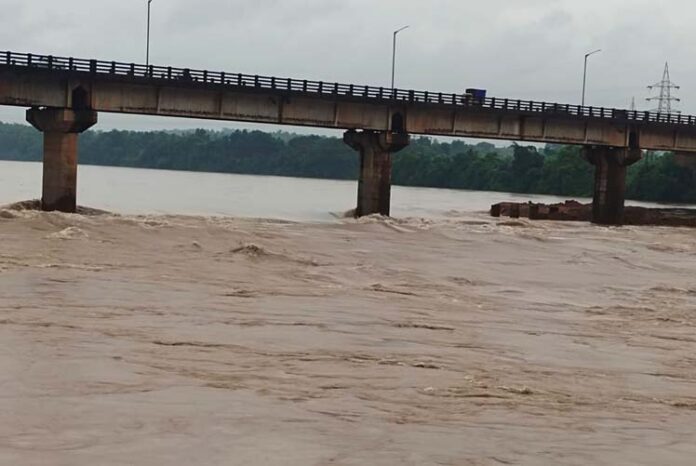 ದಕ್ಷಿಣ ಕನ್ನಡ ಜಿಲ್ಲೆಯಲ್ಲಿ ಭಾರೀ ಮಳೆ: ನಾಳೆ ಶಾಲಾ ಕಾಲೇಜುಗಳಿಗೆ ರಜೆ ಘೋಷಣೆ
