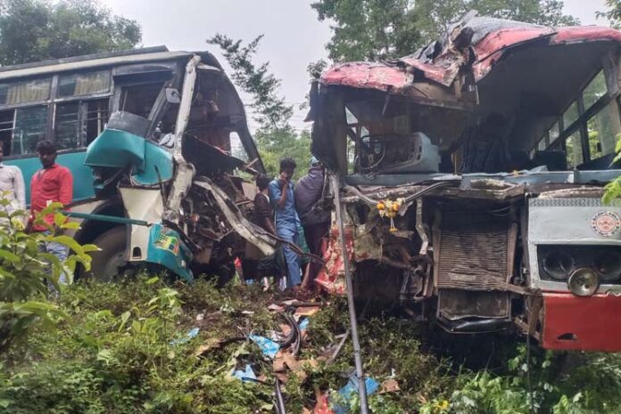 ಎರಡು ಬಸ್‌ಗಳ ನಡುವೆ ಭೀಕರ ಅಪಘಾತ: 30 ಕ್ಕೂ ಅಧಿಕ ಮಂದಿಗೆ ಗಾಯ