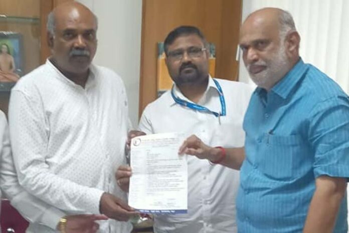 ಅಪಘಾತದಲ್ಲಿ ಮೃತಪಟ್ಟ ಪತ್ರಿಕಾ ವಿತರಕನ ಕುಟುಂಬಕ್ಕೆ ಪರಿಹಾರ: ಕಾರ್ಮಿಕ ಸಚಿವ ಹೆಬ್ಬಾರ್ ಭರವಸೆ