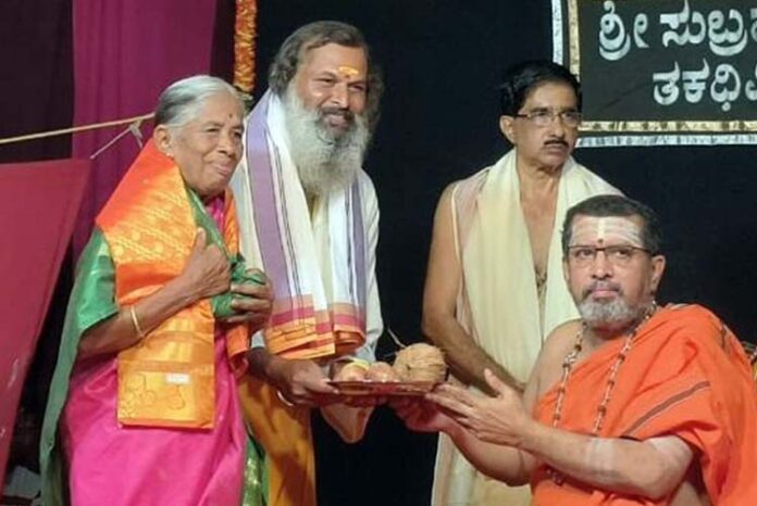 ದೇಶಸುತ್ತಿ ಎಡನೀರು ಶ್ರೀಗಳ ಅನುಗ್ರಹ ಪಡೆದ ಆಧುನಿಕ ಶ್ರವಣಕುಮಾರ