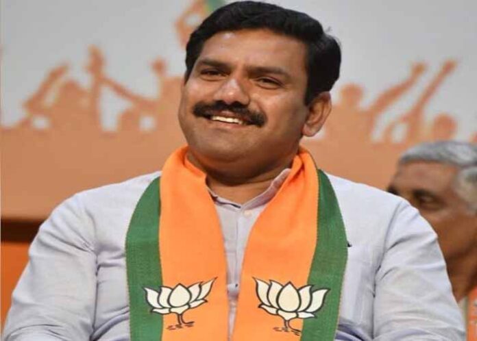 ಪಿಎಸ್​ಐ ನೇಮಕಾತಿ ಅಕ್ರಮದಲ್ಲಿ ಸುಮ್ಮನೇ ಕಾಂಗ್ರೆಸ್​​ನವರು ನನ್ನ ಹೆಸರನ್ನು ತೇಲಿಬಿಟ್ಟಿದ್ದಾರೆ. ಹೇಗೂ ರಾಜ್ಯದಲ್ಲಿ ಕಾಂಗ್ರೆಸ್ ಸರ್ಕಾರವೇ ಅಸ್ತಿತ್ವದಲ್ಲಿದೆ. ತನಿಖೆ ನಡೆಸಲಿ ಎಂದು ಶಿಕಾರಿಪುರ ಕ್ಷೇತ್ರದ ಬಿಜೆಪಿ ಶಾಸಕ ಬಿವೈ ವಿಜಯೇಂದ್ರ ಹೇಳಿದ್ದಾರೆ.
