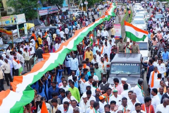 ಸ್ವಾತಂತ್ರೋತ್ಸವದ ಅಮೃತ ಮಹೋತ್ಸವ: ಔರಾದ್‌ನಲ್ಲಿ 1 ಸಾವಿರ ಮೀಟರ್ ಭವ್ಯ ತಿರಂಗಾ ಯಾತ್ರೆ!