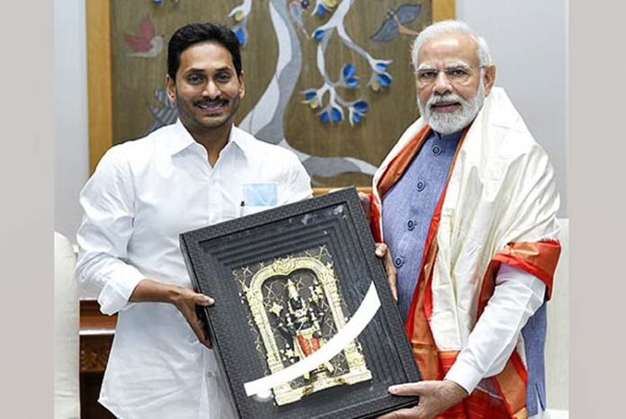 ಪ್ರಧಾನಿ ಮೋದಿ ಭೇಟಿಯಾದ ಆಂಧ್ರ ಸಿಎಂ ಜಗನ್ ಮೋಹನ್: ಎನ್​ಡಿಎಯತ್ತ ವೈಎಸ್​ಆರ್​ಸಿಪಿ?