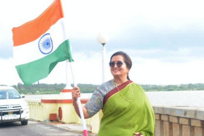 ಕೆಆರ್​ಎಸ್ ಡ್ಯಾಂ ಮೇಲೆ ಸಂಸದೆ ಸುಮಲತಾ ಫೋಟೋ ಶೂಟ್: ಎಫ್​ಐಆರ್​ ಗೆ ಆಗ್ರಹ