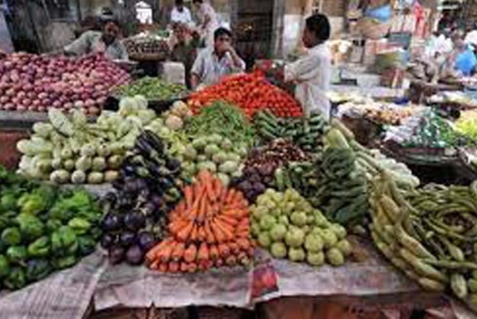 ಆರ್ಥಿಕ ಹೊಡೆತಕ್ಕೆ ಸಿಲುಕಿದ ಪಾಕ್: ಟೊಮೇಟೋ ಕೆಜಿಗೆ 500, ಈರುಳ್ಳಿ ಕೆಜಿಗೆ 400 ರೂಪಾಯಿ!