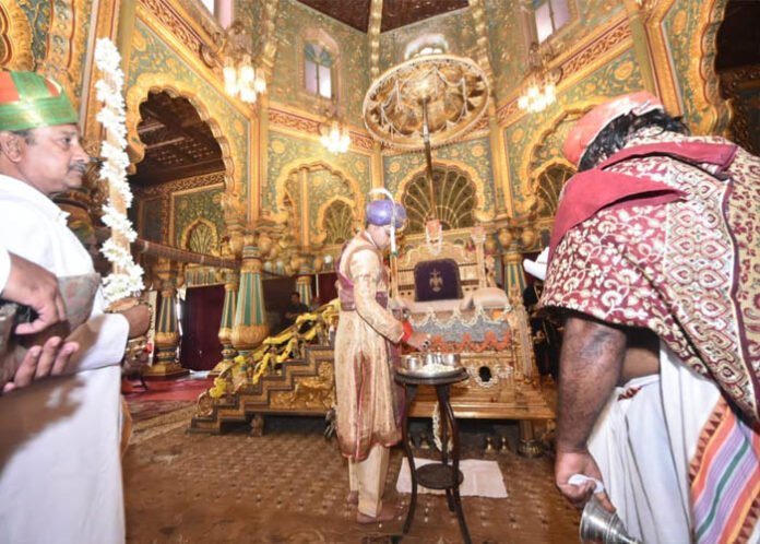 ದಸರಾ2022 : ಅರಮನೆಯಲ್ಲಿ ಖಾಸಗಿ ದರ್ಬಾರ್ ಆರಂಭ