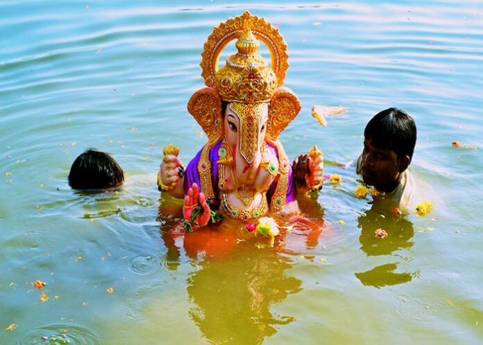 ಗಣಪತಿ ವಿಸರ್ಜನೆ ವೇಳೆ ನೀರಿನಲ್ಲಿ ಮುಳುಗಿ ಆರು ಯುವಕರು ಸಾವು