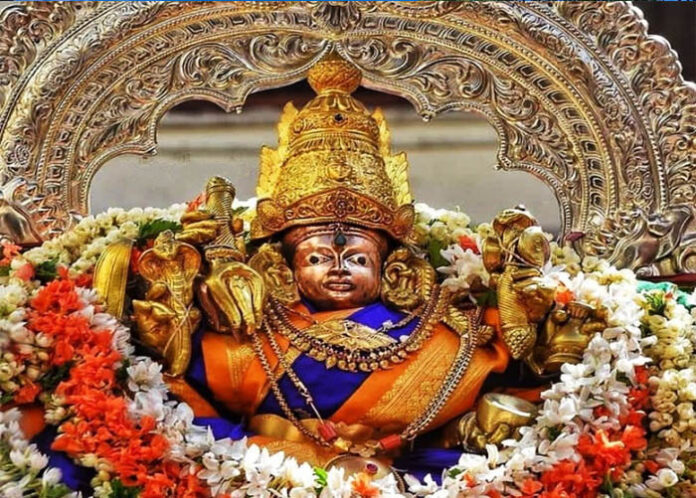 ಚಾಮುಂಡಿ ಬೆಟ್ಟ ತಲುಪಿದ ರಾಷ್ಟ್ರಪತಿಗಳು, ದೇವಿಗೆ ವಿಶೇಷ ಪೂಜೆ
