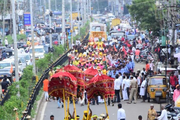 ಕಲ್ಯಾಣ ಕರ್ನಾಟಕದ ಅಮೃತ ಮಹೋತ್ಸವ: ಭವ್ಯ ಮೆರವಣಿಗೆಯಲ್ಲಿ ಅನಾವರಣಗೊಂಡ ನಾಡಿನ ಕಲೆ, ಸಂಸ್ಕೃತಿ