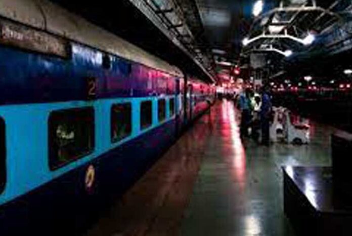 ದೀಪಾವಳಿ ಹಬ್ಬದ ಸಂಭ್ರಮ: ಪ್ಲಾಟ್ಫಾರ್ಮ್ ಟಿಕೆಟ್ ದರ ಏರಿಕೆ ಮಾಡಿದ ಸೆಂಟ್ರಲ್ ರೈಲ್ವೆ!