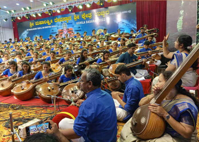 ಉಚ್ಚಿಲ ದಸರಾದಲ್ಲಿ 'ಶತ ವೀಣಾ ವಲ್ಲರಿ': ನೂರು ವೀಣಾ ವಾದಕರಿಂದ ಅದ್ಭುತ ಸೃಷ್ಟಿ