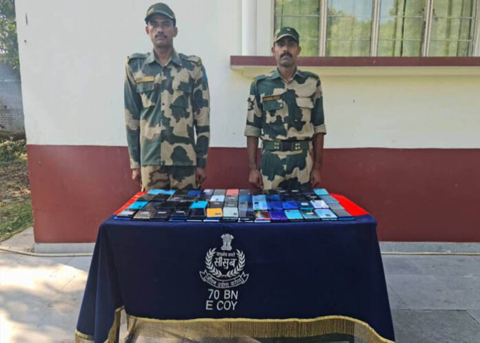 ಪ್ಲಾಗಾ ನದಿಯಲ್ಲಿ ತೇಲುತ್ತಿದ್ದ 317 ಮೊಬೈಲ್ ವಶಪಡಿಸಿಕೊಂಡ ಗಡಿ ಭದ್ರತಾ ಪಡೆ