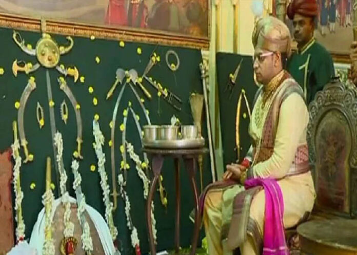 ಮೈಸೂರು ಅರಮನೆಯಲ್ಲಿ ಸಂಭ್ರಮದ ಆಯುಧಪೂಜೆ, ಸಾಂಪ್ರದಾಯಿಕ ಪೂಜಾ ವಿಧಿ ವಿಧಾನ