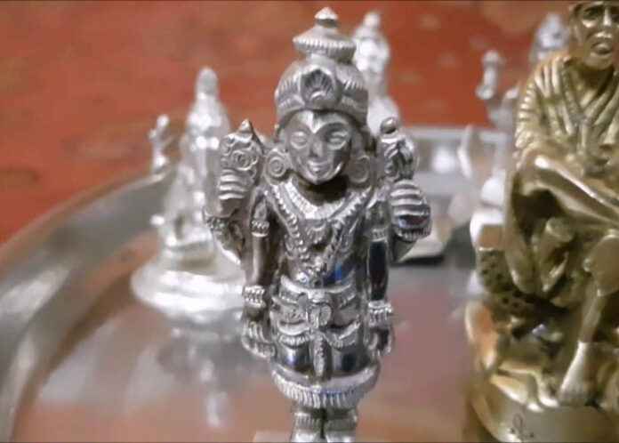 ದೇವರ ವಿಗ್ರಹಗಳನ್ನು ಸ್ವಚ್ಛಗೊಳಿಸುವುದು ಹೇಗೆ?