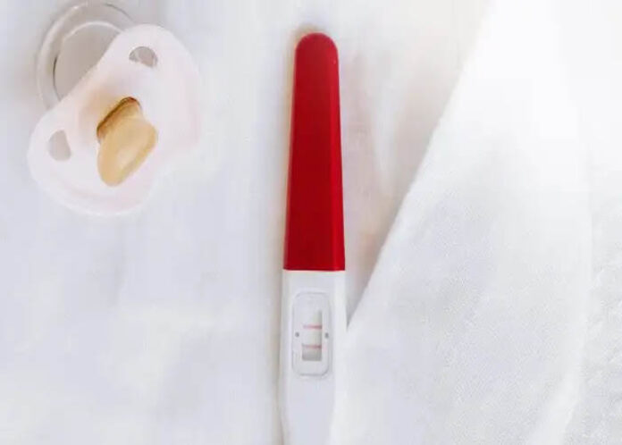 Pregnancy kit in daughter's bag: parents brutally killed by putting acid!