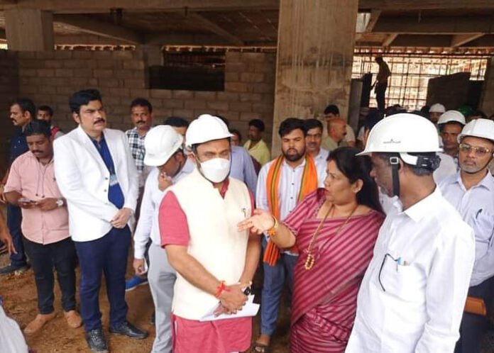 ಕಾರವಾರದ ವೈದ್ಯಕೀಯ ವಿಜ್ಞಾನ ಕಾಲೇಜು ಮತ್ತು ಜಿಲ್ಲಾಸ್ಪತ್ರೆಗೆ ಭೇಟಿ ನೀಡಿದ ಸಚಿವ ಸುಧಾಕರ್