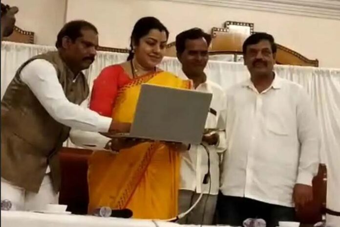 ಸಿಎಂ ಬೊಮ್ಮಾಯಿ ಅವರ ಸಾಧನೆ, ವ್ಯಕ್ತಿತ್ವ ಬಿಂಬಿಸುವ ಹಾಡುಗಳ ಧ್ವನಿ ಸುರುಳಿ ಬಿಡುಗಡೆಗೊಳಿಸಿದ ತಾರಾ!