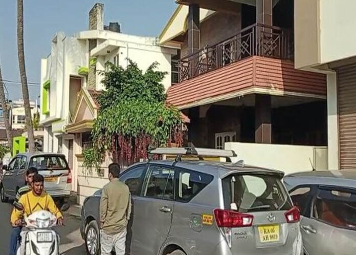 ಗಾಯತ್ರಿ ಶಾಂತೇಗೌಡ ನಿವಾಸಕ್ಕೆ ಐಟಿ ದಾಳಿ: ಕಾಂಗ್ರೆಸ್ ನಾಯಕಿಗೆ ಶಾಕ್ ನೀಡಿದ ಅಧಿಕಾರಿಗಳು