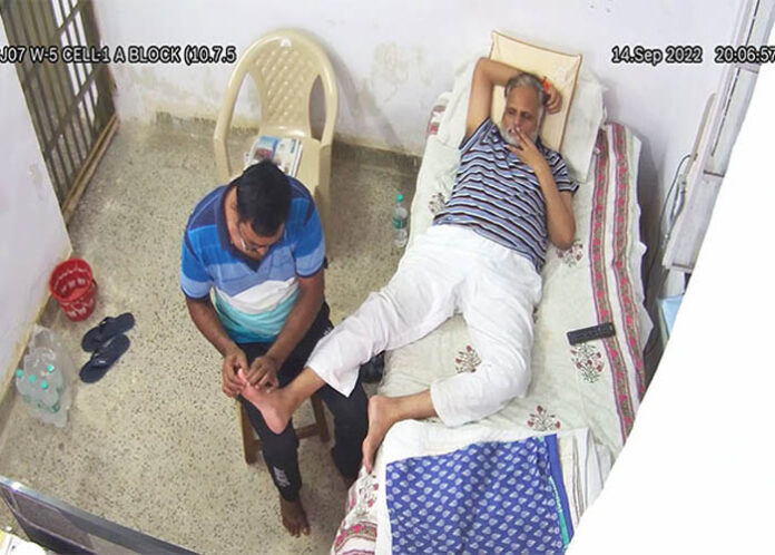ತಿಹಾರ್ ಜೈಲಿನಲ್ಲಿ ಸತ್ಯೇಂದ್ರ ಜೈನ್‌ಗೆ ಮಸಾಜ್ ಮಾಡಿದ್ದು ಫಿಸಿಯೋಥೆರಪಿಸ್ಟ್‌ ಅಲ್ಲ!