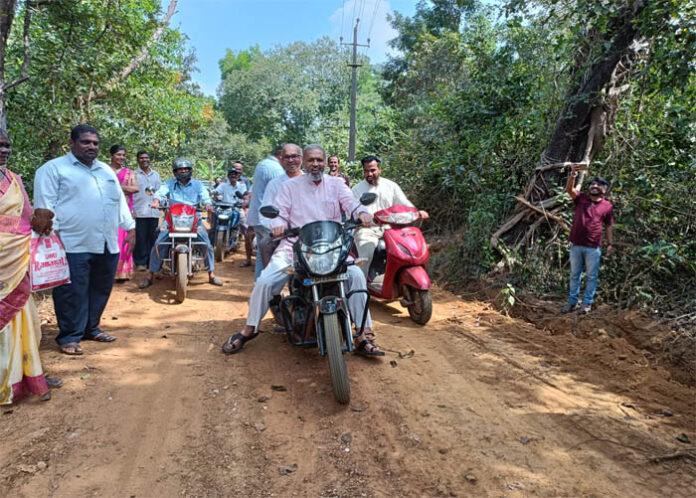 ಮತ್ತೊಮ್ಮೆ ಸರಳತೆ ಮೆರೆದ ವಿಶ್ವೇಶ್ವರ ಹೆಗಡೆ ಕಾವೇರಿ