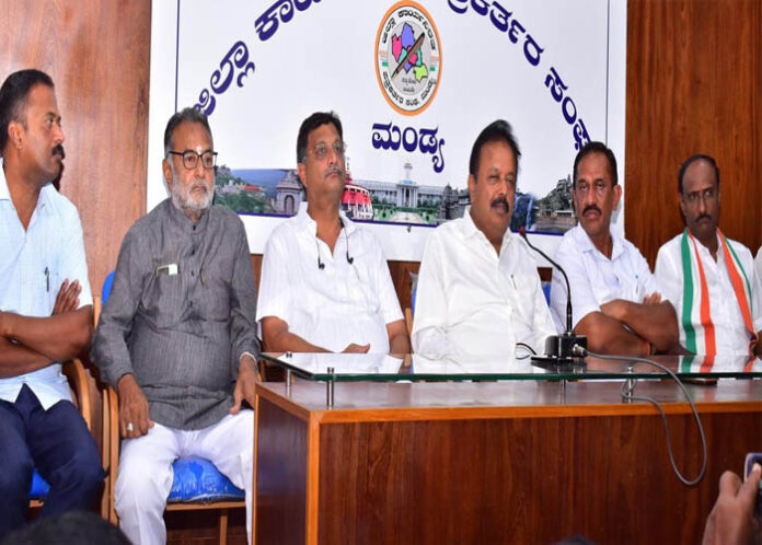 ಕಮೀಷನ್ ಯೋಜನೆಗಳಿಗೆ ಅನುದಾನ-ಗುತ್ತಿಗೆದಾರರಿಗೆ ದೊರೆಯದ 300 ಕೋಟಿ ಬಾಕಿ: ಚಲುವರಾಯಸ್ವಾಮಿ