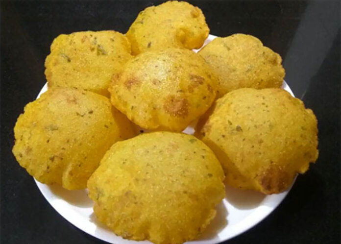 ಸ್ನ್ಯಾಕ್ಸ್ ರೀತಿಯಾದ್ರೂ ತಿನ್ನಿ, ತಿಂಡಿಗಾದ್ರೂ ತಿನ್ನಿ ರವೆ ಆಲೂ ಪೂರಿ ಮಾಡೋದು ಹೀಗೆ ನೋಡಿ..