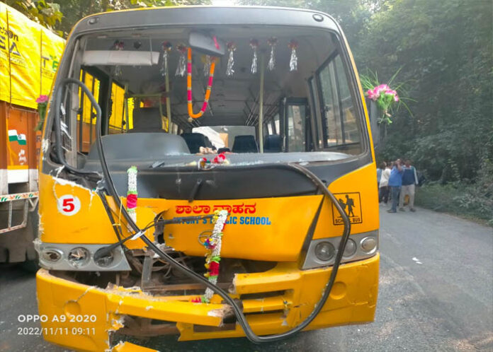 ಟ್ಯಾಂಕರ್‌ಗೆ ಸ್ಕೂಲ್ ಬಸ್ ಡಿಕ್ಕಿ: 20ಕ್ಕೂ ಹೆಚ್ಚು ವಿದ್ಯಾರ್ಥಿಗಳಿಗೆ ಗಾಯ