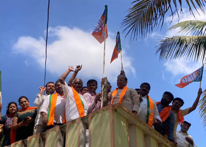 ಬೂತ್ ವಿಜಯ ಅಭಿಯಾನ: ಪಕ್ಷದ ಧ್ವಜ ಹಾರಿಸಿದ ಬಿಜೆಪಿ ರಾಷ್ಟ್ರೀಯ ಪ್ರಧಾನ ಕಾರ್ಯದರ್ಶಿ ಅರುಣ್ ಸಿಂಗ್