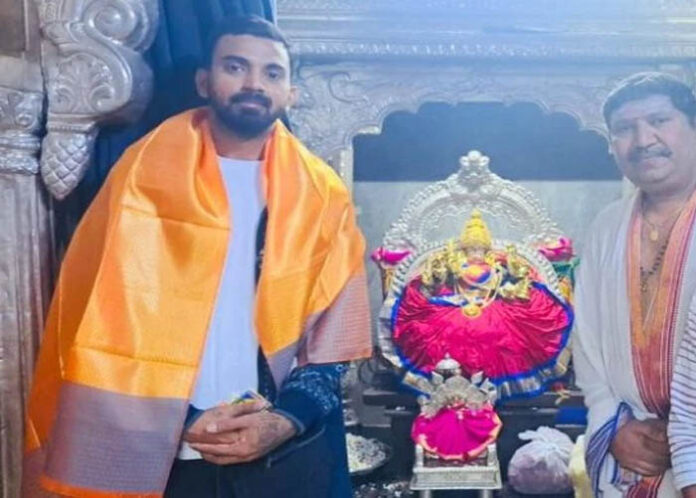 ಮೈಸೂರಿನಲ್ಲಿ ಕೆ.ಎಲ್. ರಾಹುಲ್: ಚಾಮುಂಡಿ ತಾಯಿ ದರುಶನ