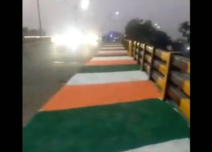 ಇಂದೋರ್‌ನಲ್ಲಿ ಪಾದಚಾರಿ ಮಾರ್ಗಗಳಿಗೆ ತಿರಂಗಾ : ಎಲ್ಲೆಡೆ ಆಕ್ರೋಶ