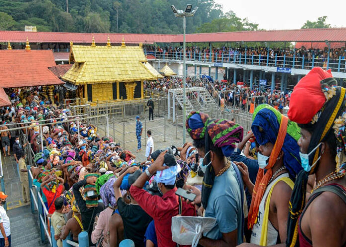 ಶಬರಿಮಲೆ ದೇಗುಲದೊಳಗೆ ಭಕ್ತರು ಸೆಲೆಬ್ರಿಟಿಗಳು, ರಾಜಕಾರಣಿಗಳ ಫೋಟೊ ತರುವಂತಿಲ್ಲ: ಕೇರಳ ಹೈಕೋರ್ಟ್