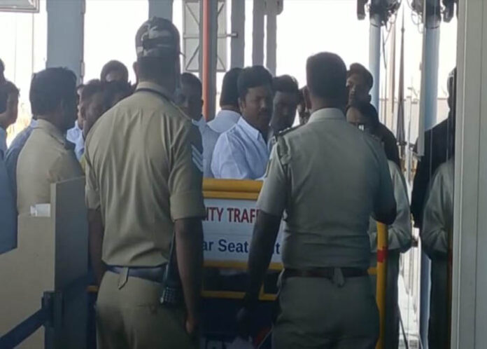 ಕಲಬುರಗಿ ವಿಮಾನ ನಿಲ್ದಾಣದಲ್ಲಿ ಹೈಡ್ರಾಮಾ: ಕೆ.ಎಸ್.ಐ.ಎಸ್.ಎಫ್ - ಕಾಂಗ್ರೆಸ್ ಮುಖಂಡರ ನಡುವೆ ಮಾತಿನ ಚಕಮಕಿ