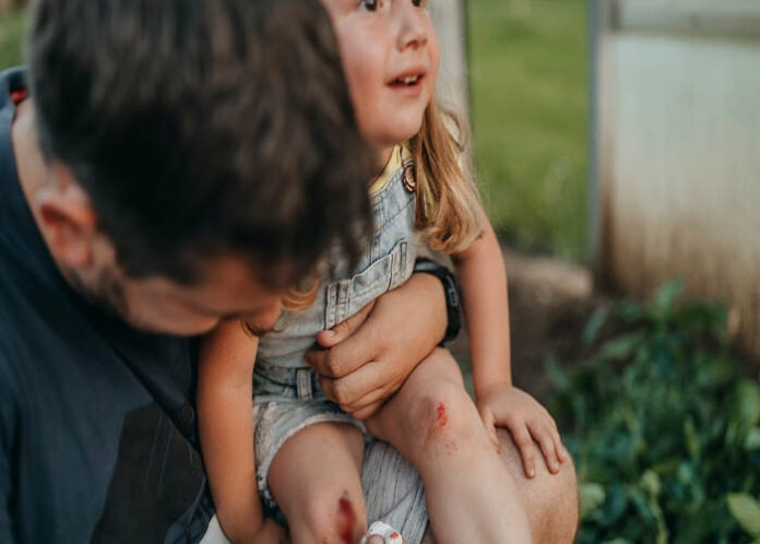 ಸಾಮಾಗ್ರಿಗಳು ಮೊಟ್ಟೆ ಖಾರದಪುಡಿ ಗರಂ ಮಸಾಲಾ ಉಳಿದ ಪಲಾವ್, ಟೊಮ್ಯಾಟೊ ಬಾತ್ ಮಾಡುವ ವಿಧಾನ ಮೊದಲು ಬಾಣಲೆಗೆ ಎಣ್ಣೆ ಹಾಕಿ ನಂತರ ಮೊಟ್ಟೆ ಹಾಕಿ ಇದಕ್ಕೆ ಉಪ್ಪು ಹಾಗೂ ಖಾರದಪುಡಿ ಹಾಕಿ ನಂತರ ಉಳಿದ ರೈಸ್ ಹಾಕಿ ನಂತರ ಮೇಲೆ ಸ್ವಲ್ಪ ಉಪ್ಪು ಖಾರ ಹಾಕಿ ಇದೀಗ ಎಗ್ ರೈಸ್ ರೆಡಿ