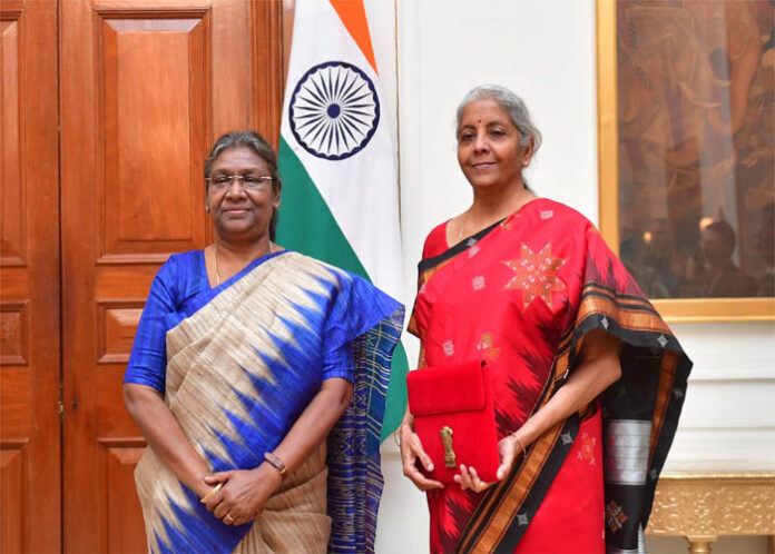 ಬಜೆಟ್‌ಗೂ ಮುನ್ನ ರಾಷ್ಟ್ರಪತಿಗಳನ್ನು ಭೇಟಿ ಮಾಡಿದ ಸಚಿವೆ ನಿರ್ಮಲಾ ಸೀತಾರಾಮನ್