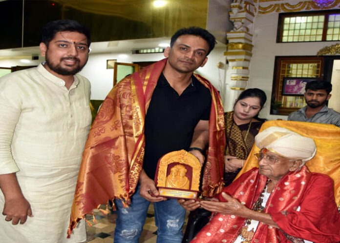 ಶರಣಬಸವೇಶ್ವರರ ಸಂಸ್ಥಾನಕ್ಕೆ ನಟ ಡಾಲಿ ಧನಂಜಯ ಭೇಟಿ