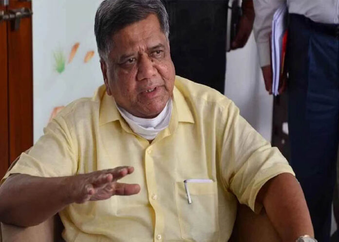 ತಮ್ಮ ನಿವಾಸದಲ್ಲಿ ಮಾತನಾಡಿದ ಅವರು, ನನ್ನನ್ನು ಸೋಲಿಸಲು ಹೋಗಿದ್ದ ವ್ಯಕ್ತಿಗಳು ರಾಜ್ಯದಲ್ಲಿ ಬಿಜೆಪಿಯನ್ನು ಸೋಲಿಸಿದ್ದಾರೆ. ನನ್ನ ವಿರುದ್ಧ ಷಡ್ಯಂತ್ರ ಮಾಡಿದ್ದವರ ವಿರುದ್ಧ ಚಾಲೆಂಜ್ ಮಾಡಿ ಫೇಸ್ ಮಾಡಿದ್ದೇನೆ ಎಂದರು.