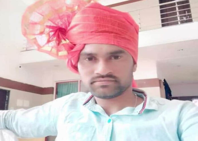 Horrible road accident in Kalaburagi, lorry overturns, youth dies