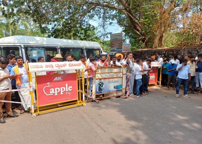 ಉಡುಪಿಯಲ್ಲಿ ಬಿಜೆಪಿ ಮುನ್ನಡೆ, ಕಾರ್ಯಕರ್ತರ ಸಂಭ್ರಮಾಚರಣೆ